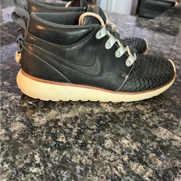 Nike‎ Roshe Run Sneakerboot QS Hiking. Trail Shoes Size10.5 Sneakers High Top